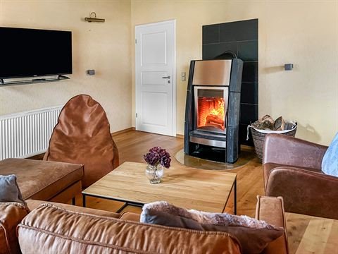 Wohnzimmer mit Kamin